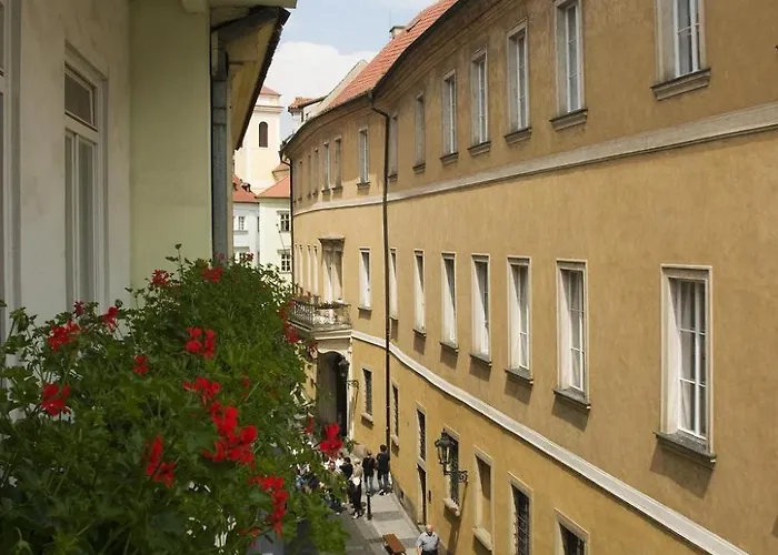 U Stare Pani - At The Old Lady Hotel Praag